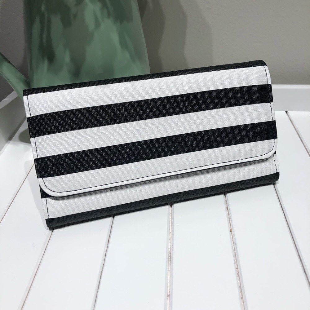 Kut From the Kloth Black and White Wallet